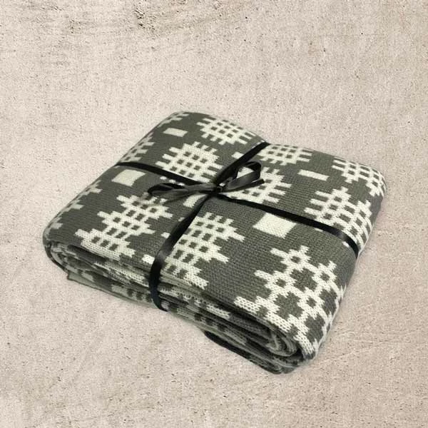 Caernarfon Tapestry Pattern Throw/blanket Grey/white 3 Caernarfon Tapestry Pattern Throw/blanket Grey/white